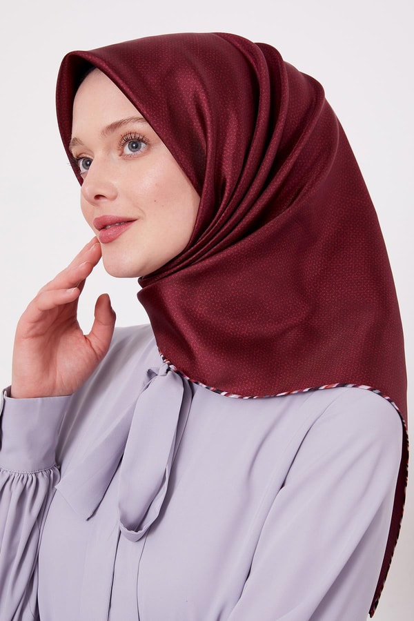 LevidorVişne Benekli Twill İpek Eşarp