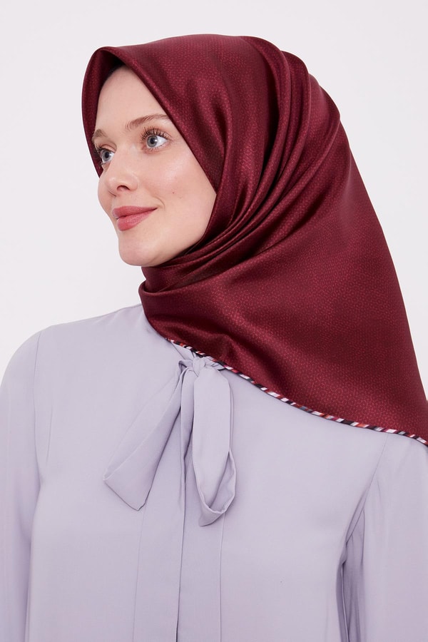 LevidorVişne Benekli Twill İpek Eşarp