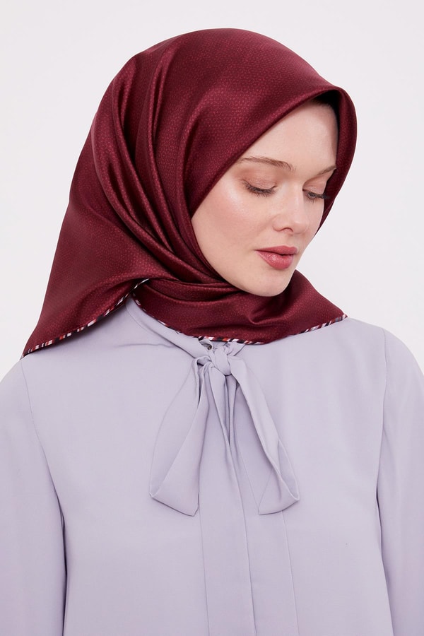 LevidorVişne Benekli Twill İpek Eşarp