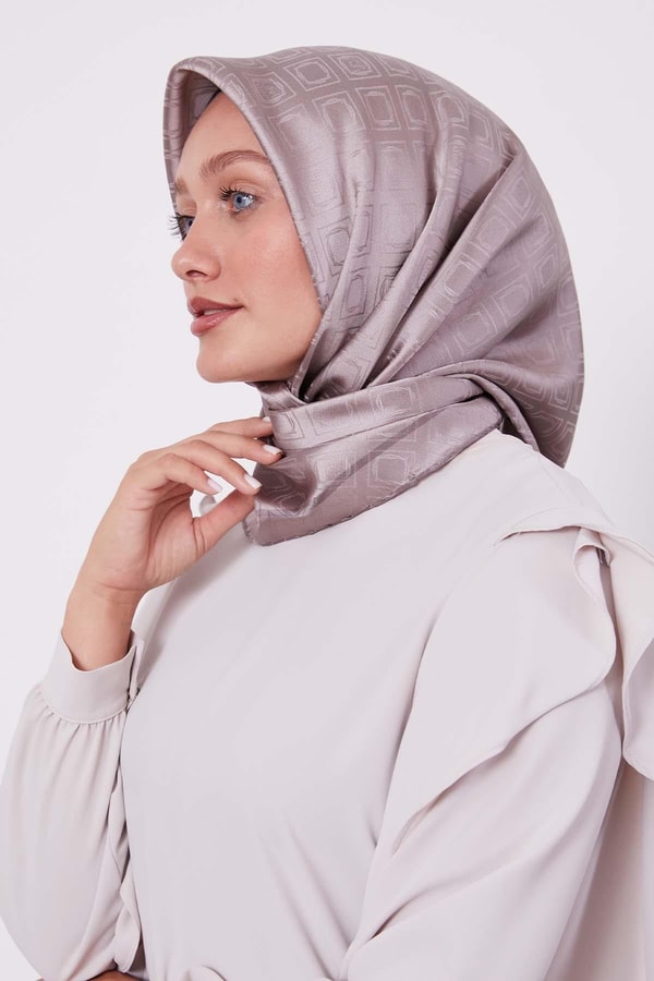 LevidorVizon Baklava Desen Monogram İpek Eşarp