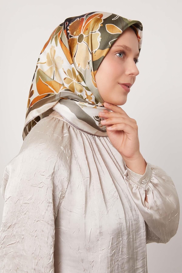 LevidorVizon Karışık Çiçek Desen Twill İpek Eşarp