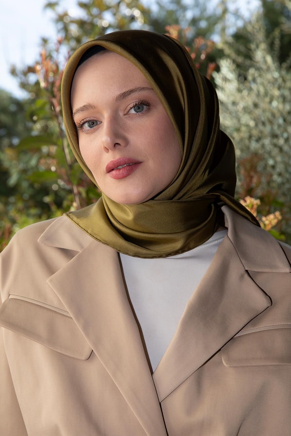 LevidorYağ Yeşili Çift Taraflı Twill İpek Eşarp