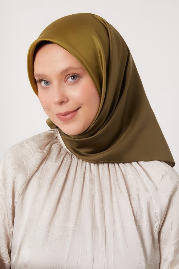 LevidorYağ Yeşili Geçişli Twill İpek Eşarp