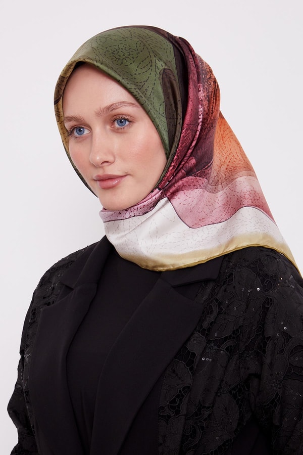 LevidorYağ Yeşili Kesik Çiçek Desen Twill İpek Eşarp