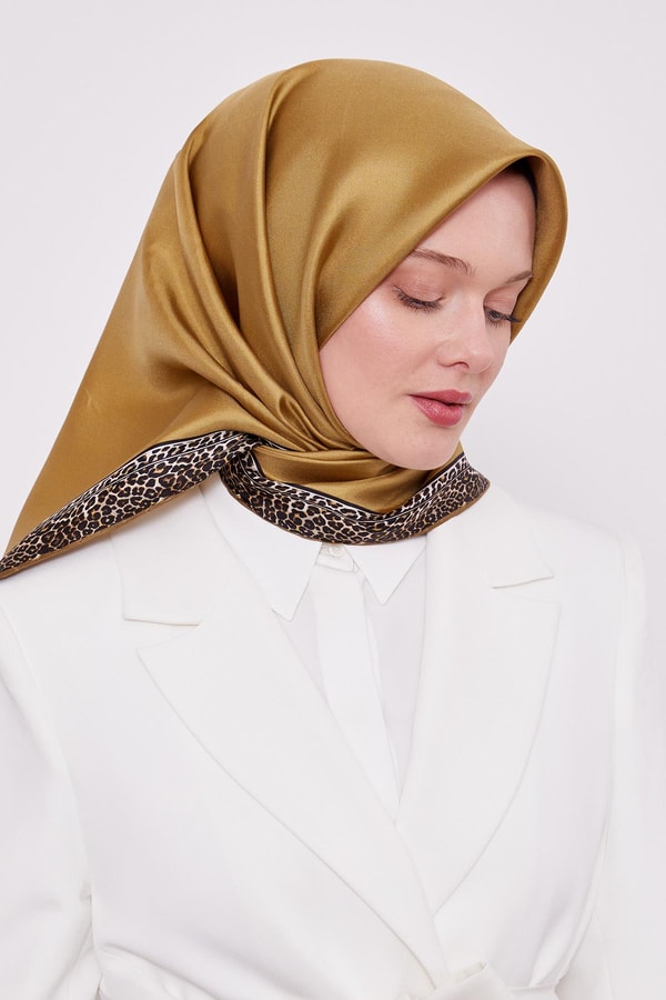 LevidorYağ Yeşili Leopar Desen Twill İpek Eşarp