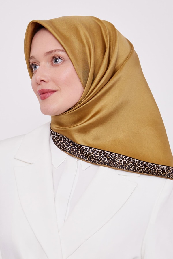 LevidorYağ Yeşili Leopar Desen Twill İpek Eşarp