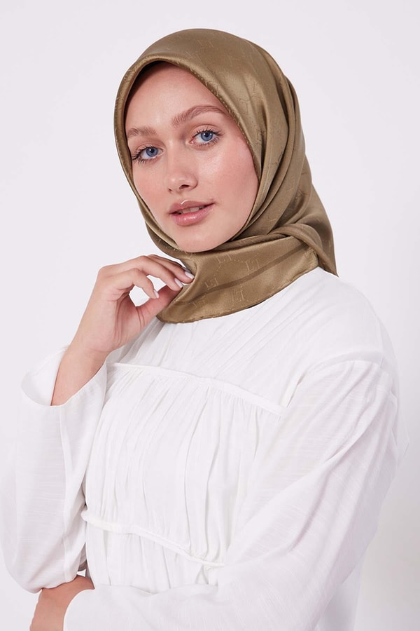 LevidorYağ Yeşili Petek Desen Monogram İpek Eşarp