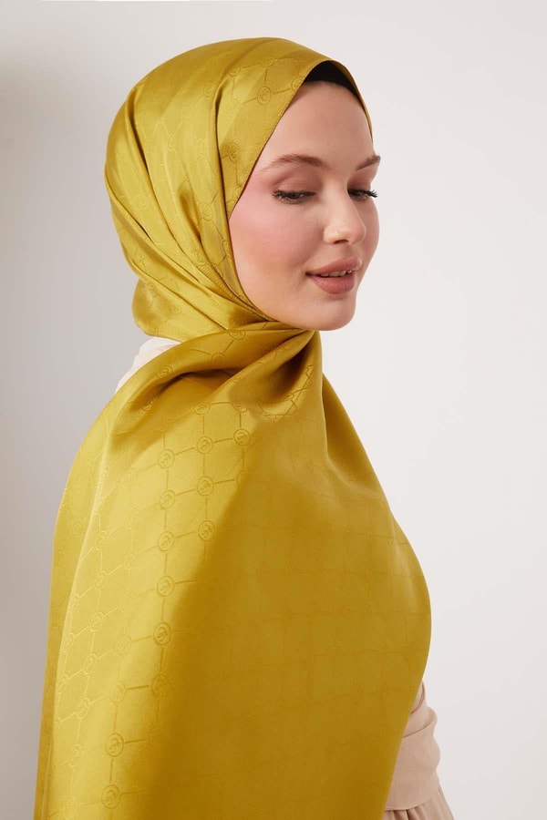 LevidorYağ Yeşili Şerit Detay Monogram İpek Şal