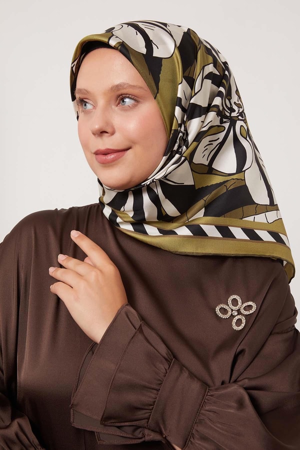 LevidorYağ Yeşili Zambak Desen Twill İpek Eşarp