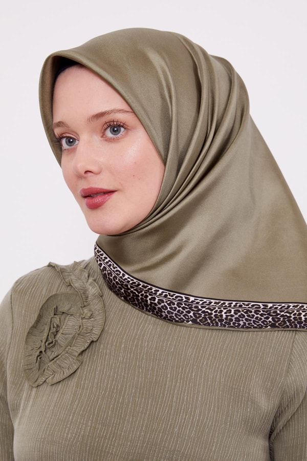 LevidorYeşil Leopar Desen Twill İpek Eşarp