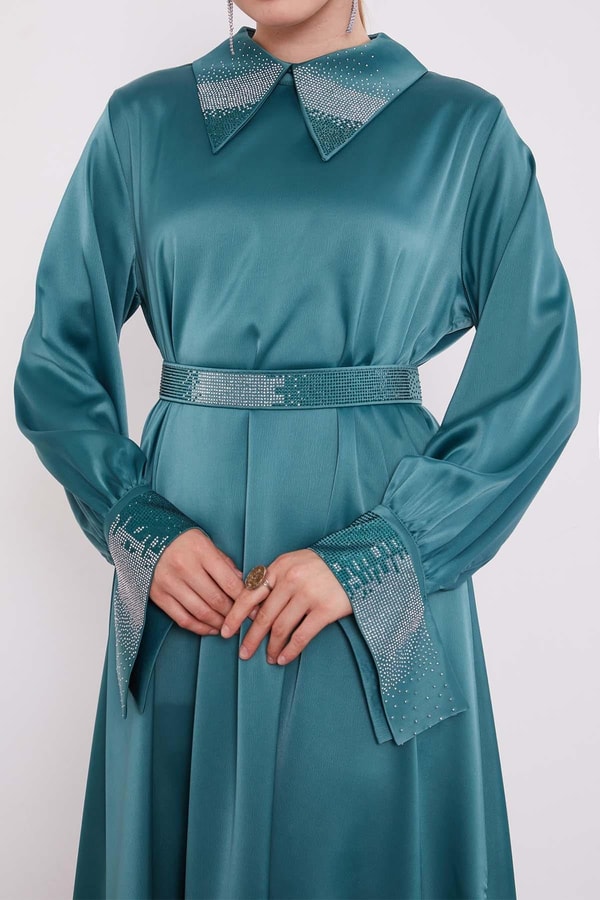 LevidorYeşil Taş Detaylı Saten Elbise