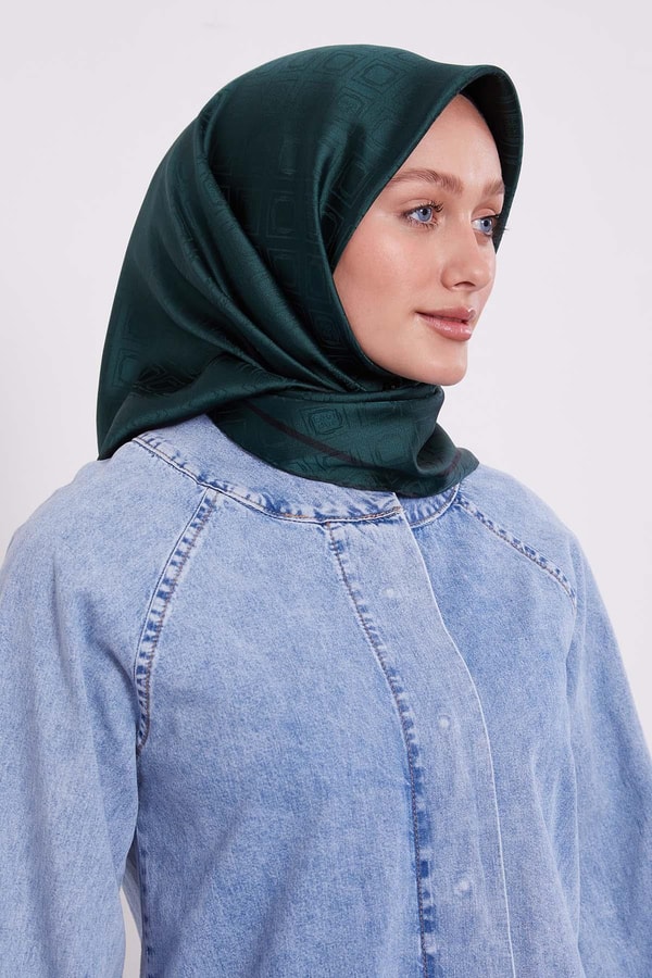 LevidorZümrüt Baklava Desen Monogram İpek Eşarp