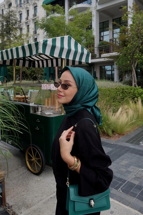 LevidorZümrüt Baklava Desen Monogram İpek Eşarp