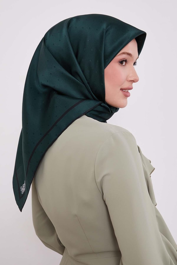 LevidorZümrüt Benek Desen Monogram İpek Eşarp