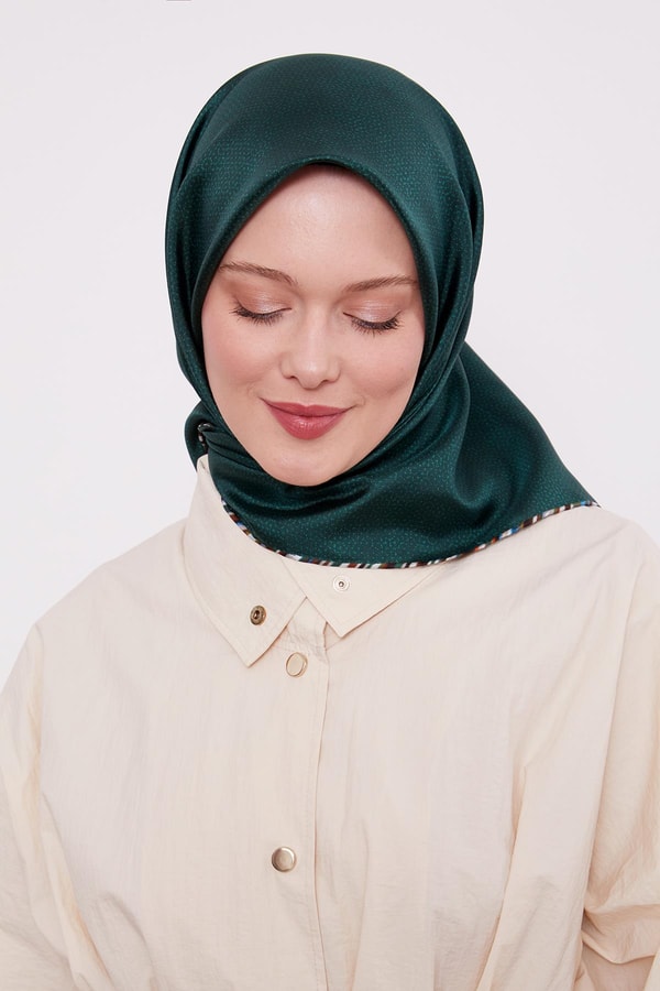 LevidorZümrüt Benekli Twill İpek Eşarp