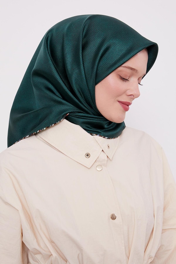 LevidorZümrüt Benekli Twill İpek Eşarp