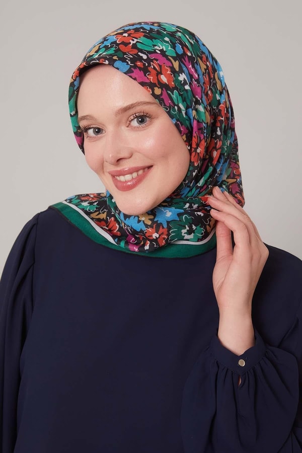 LevidorZümrüt Karışık Çiçek Desen Soft Eşarp