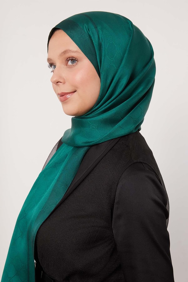 LevidorZümrüt Şerit Detay Monogram İpek Şal