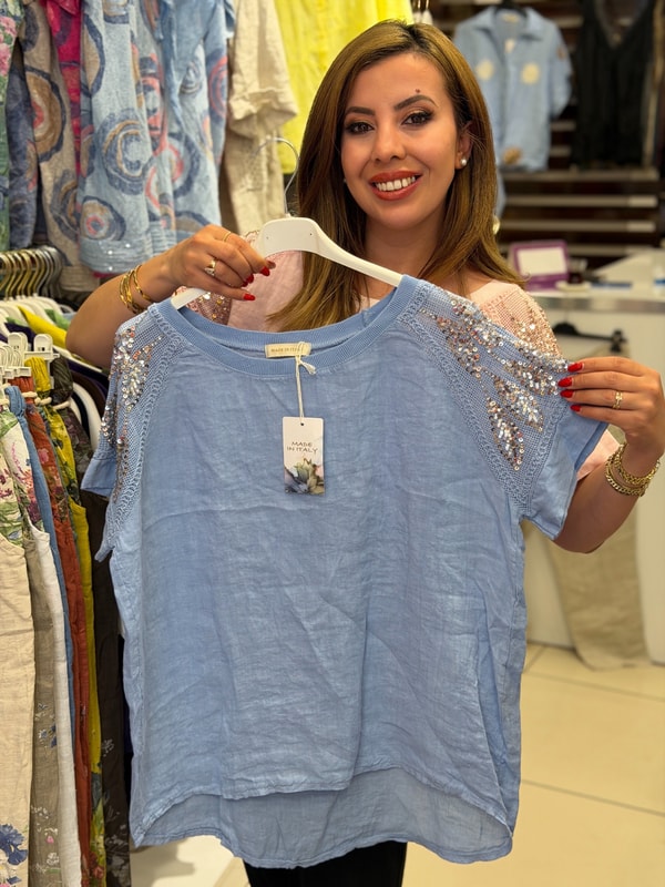 Kolları Pul Detaylı Bluz Mavi