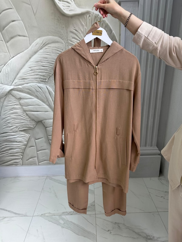 Beli Kuşaklı Duble Paça Takım · 4
