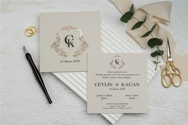 Yaldız Detaylı Krem Kare Davetiye