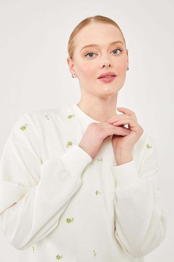 Levidor StudioLevidor Studio Asit Nakışlı Plise Etekli Sweat Takım