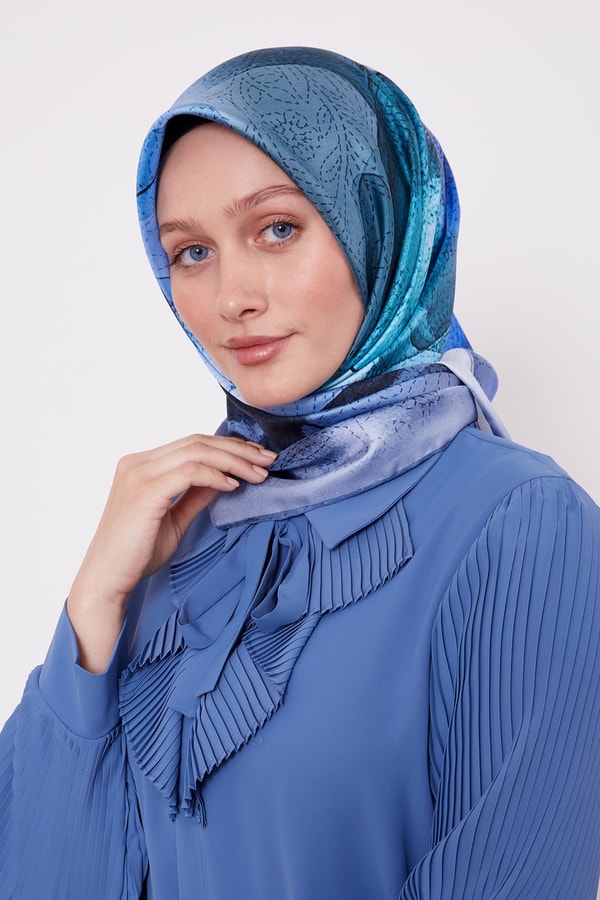 LevidorBebe Mavisi Kesik Çiçek Desen Twill İpek Eşarp