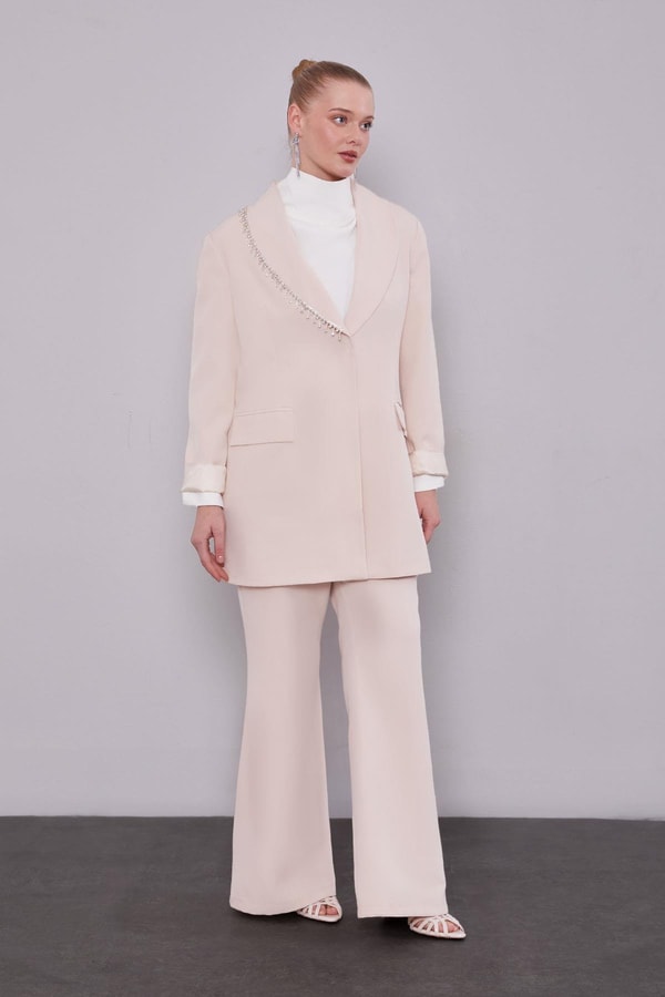 LevidorBej Yaka Ve Cep Detaylı Pantolon Ceket Takım