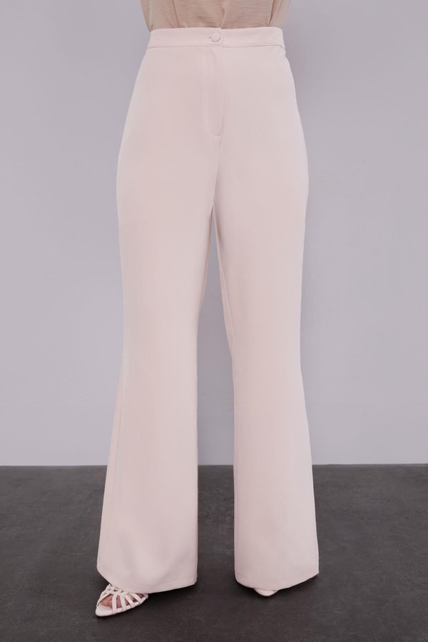 LevidorBej Yaka Ve Cep Detaylı Pantolon Ceket Takım