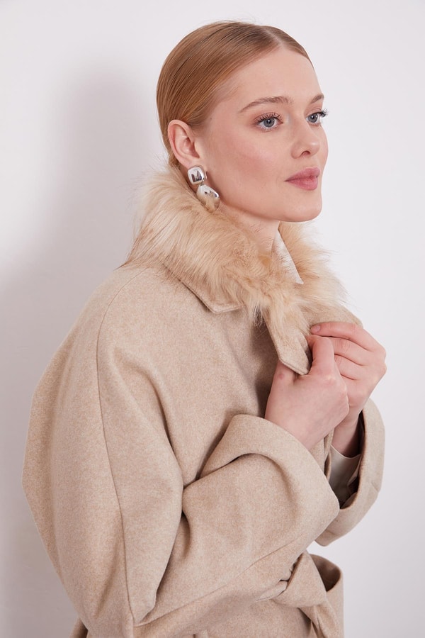 LevidorBej Yakası Küklü Kuşaklı Kaşe Kaban