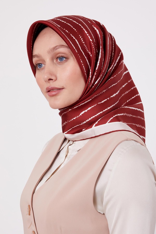 LevidorBordo Çizgili Yazı Desen Twill İpek Eşarp