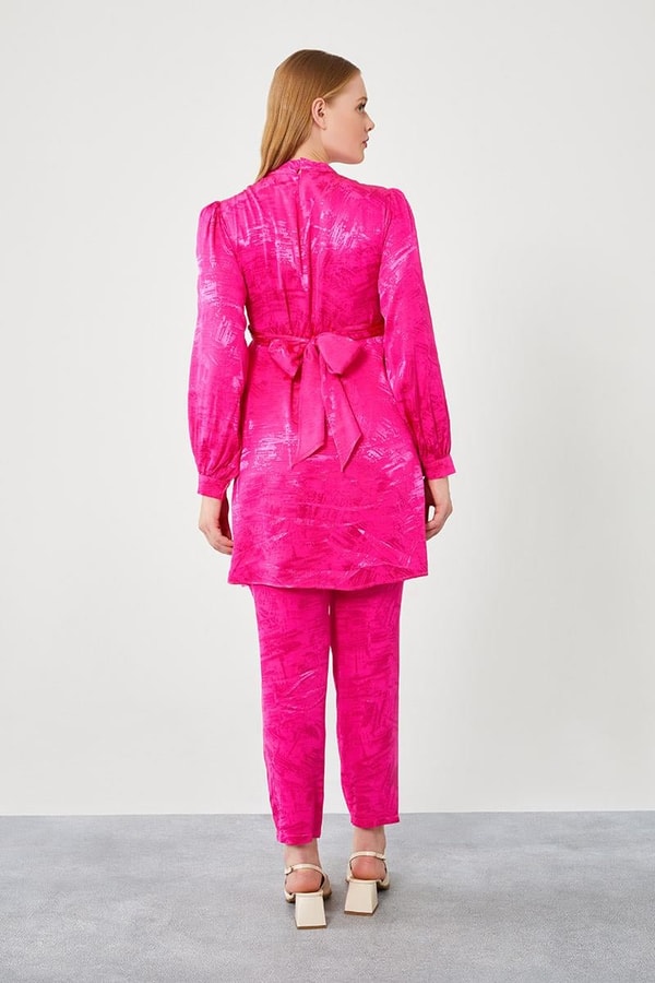 LevidorFuşya Yaka İşlemeli Jakarlı Kumaş Pantolon Takım