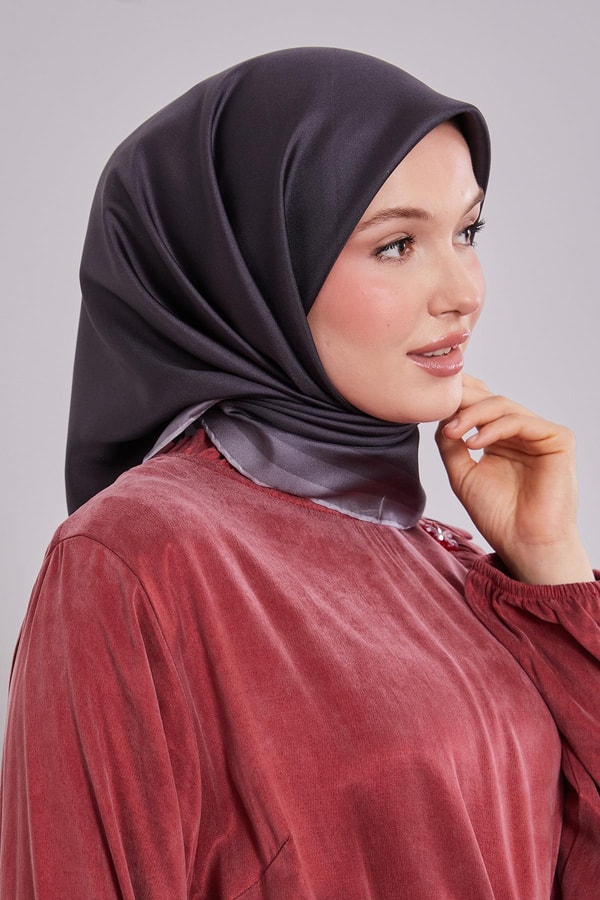 LevidorGri Kenar Bordürlü Twill İpek Eşarp