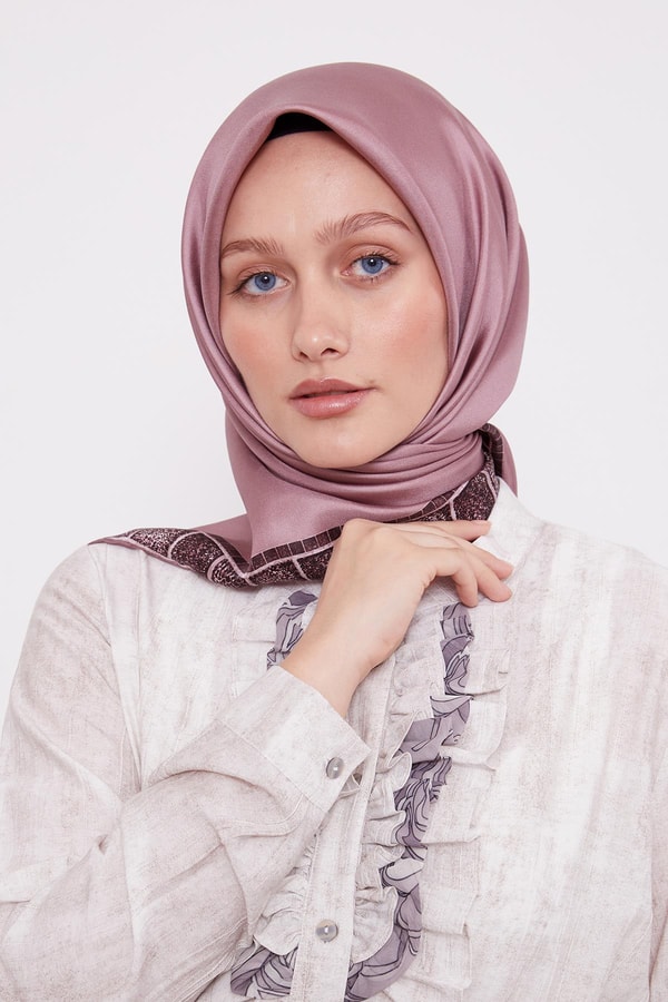 LevidorGül Kurusu Kenar Leopar Twill İpek Eşarp