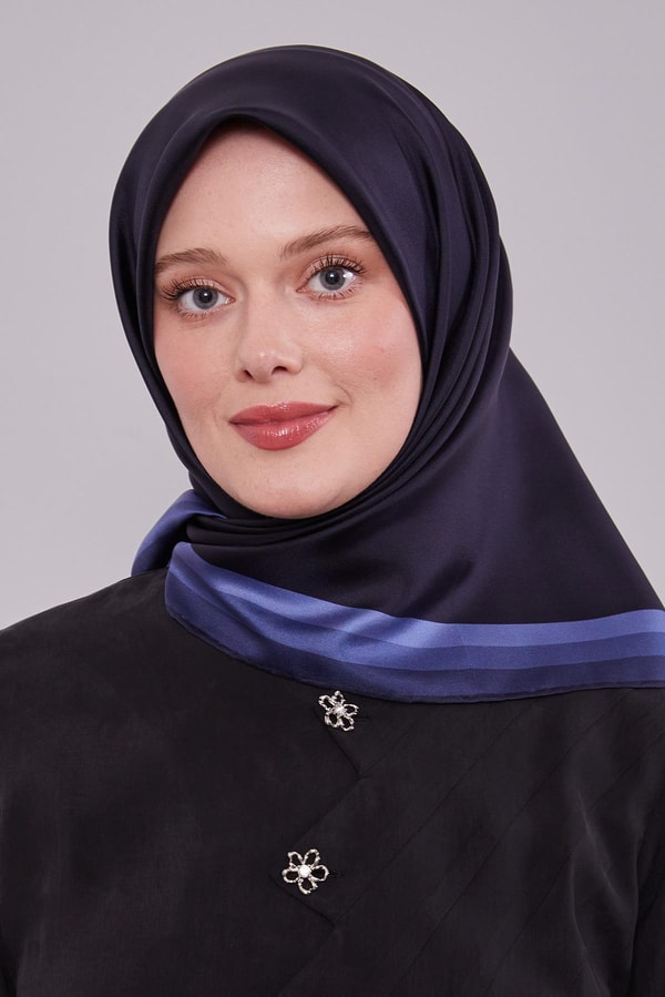 LevidorK.Lacivert Kenar Bordürlü Twill İpek Eşarp