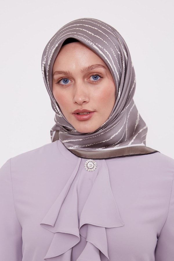 LevidorK.Vizon Çizgili Yazı Desen Twill İpek Eşarp