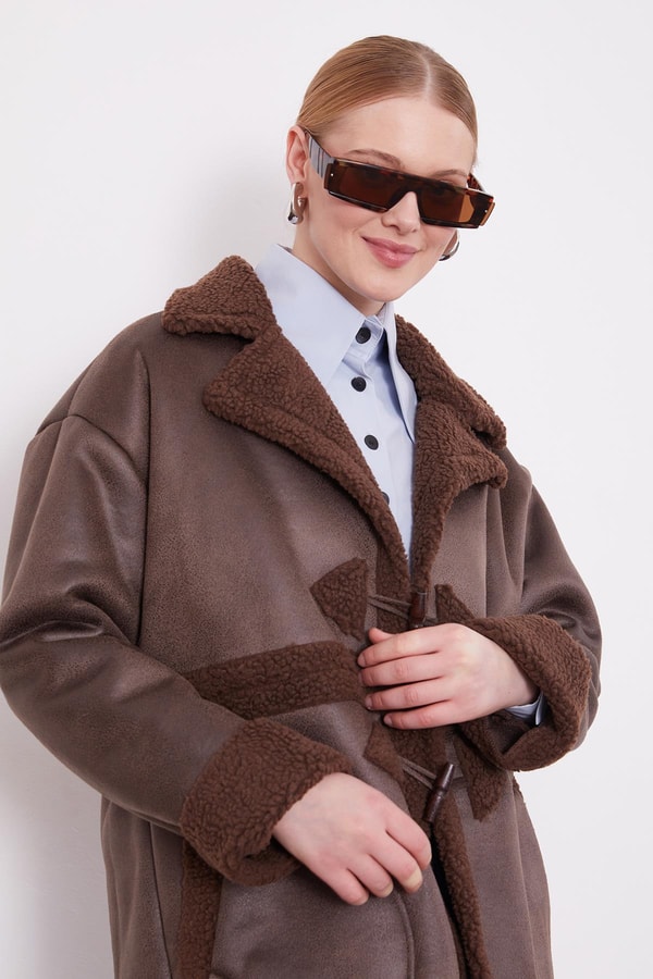 LevidorKahve Düğme Kapamalı Yün Astarlı Suni Deri Kaban