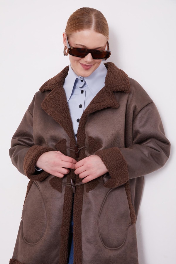 LevidorKahve Düğme Kapamalı Yün Astarlı Suni Deri Kaban