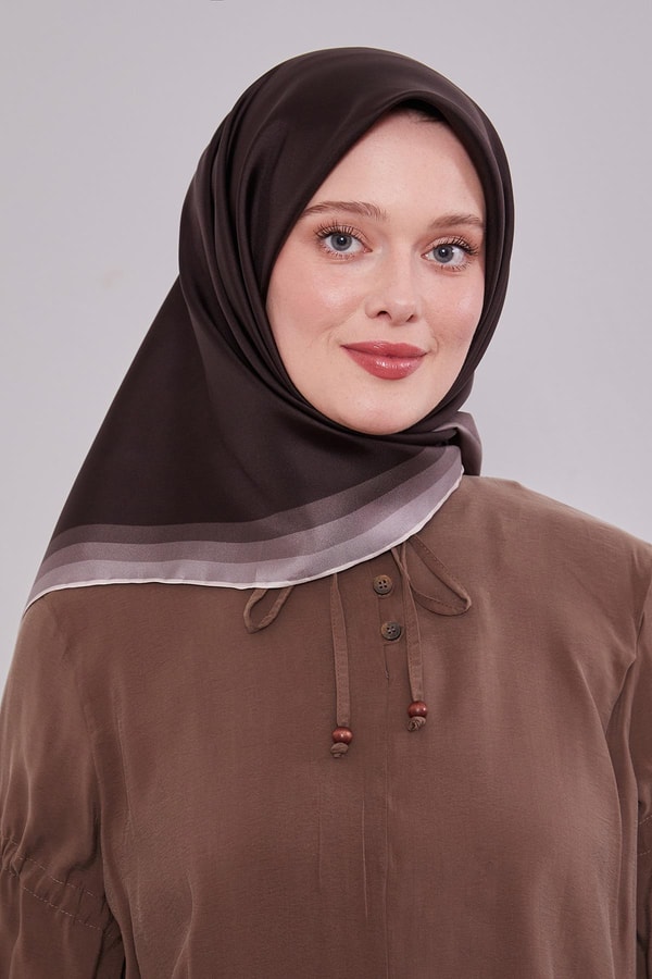 LevidorKahve Kenar Bordürlü Twill İpek Eşarp