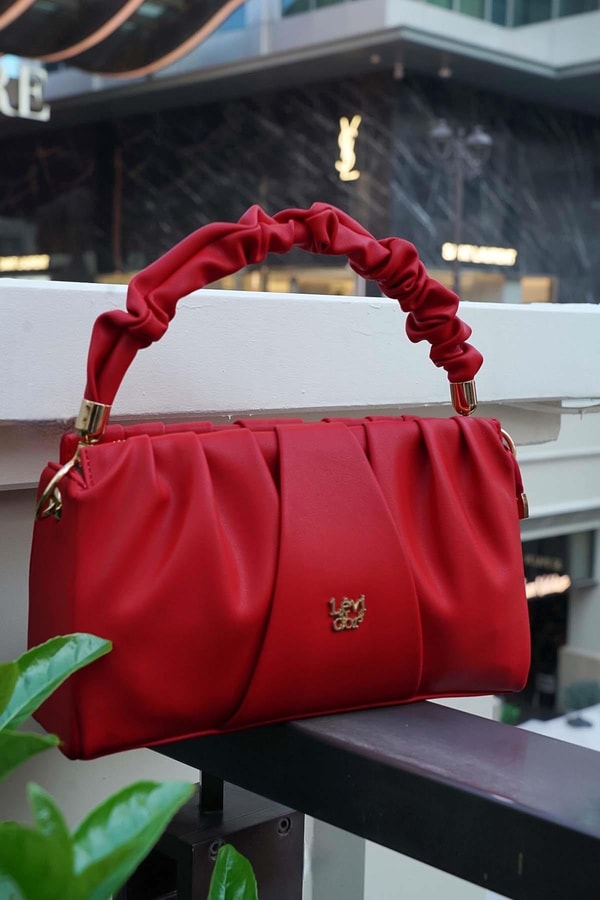 LevidorKırmızı Büzgü Detaylı El Çantası