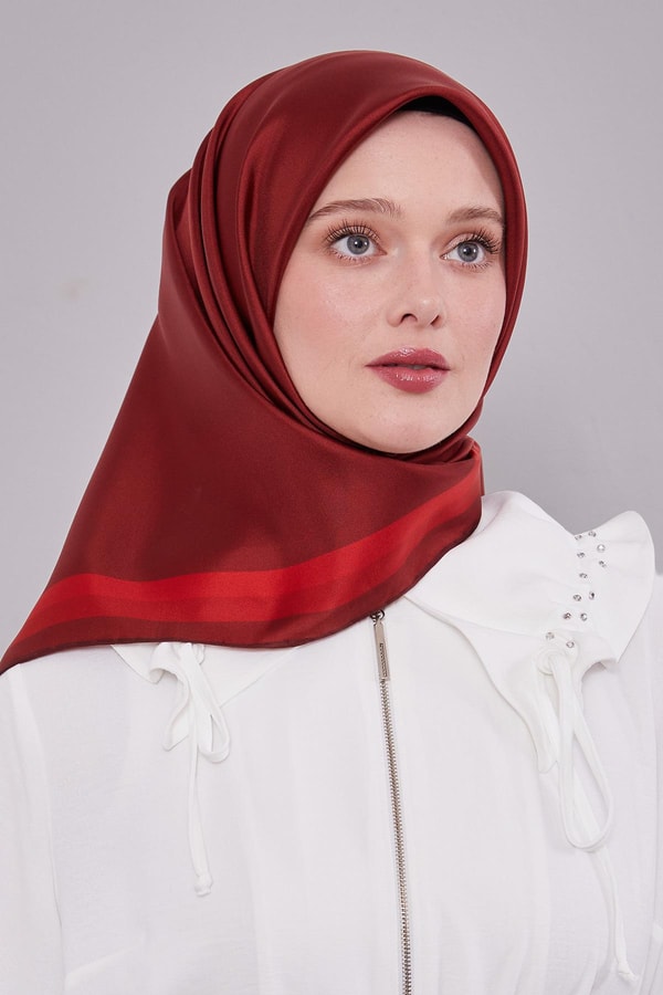 LevidorKırmızı Kenar Bordürlü Twill İpek Eşarp