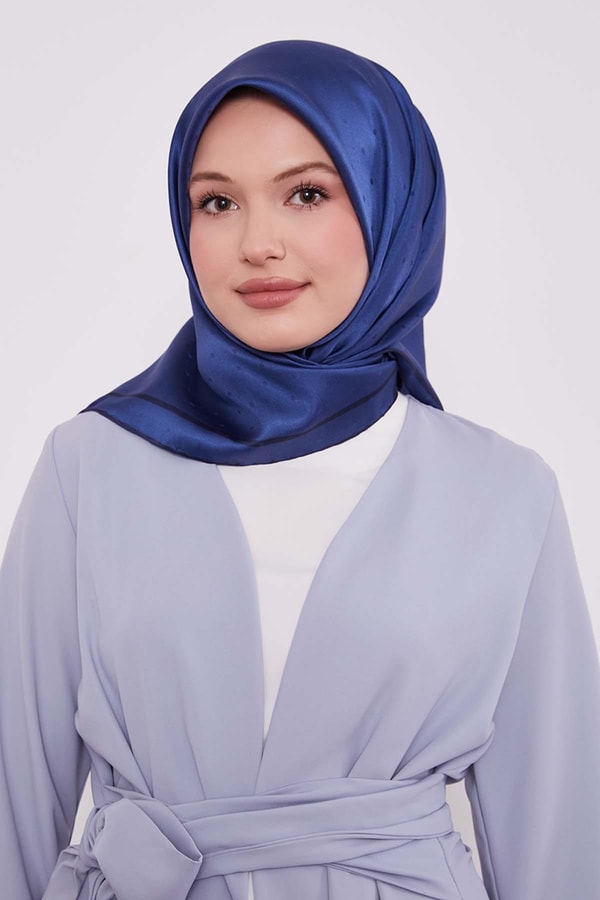 LevidorLacivert Benek Desen Monogram İpek Eşarp