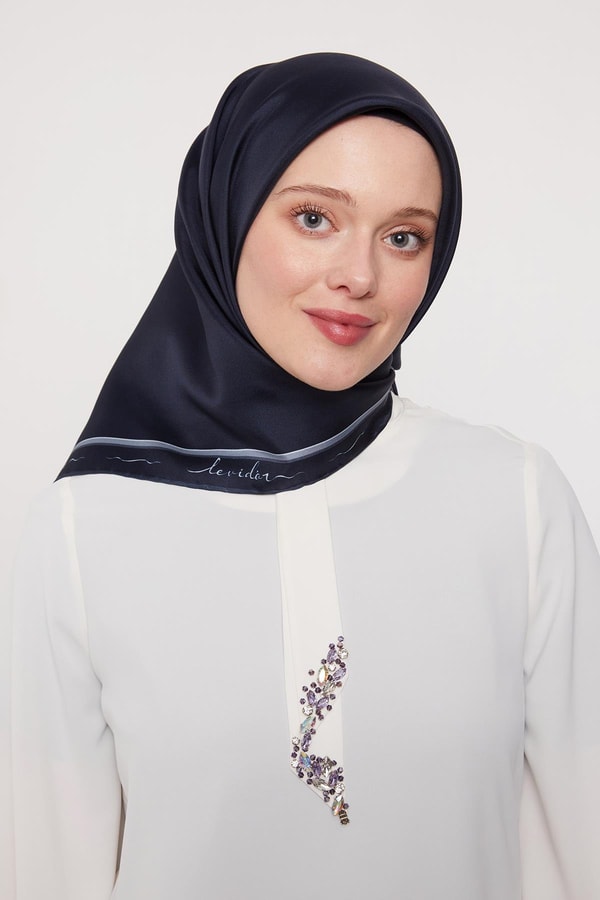 LevidorLacivert İmza Desen Twill İpek Eşarp