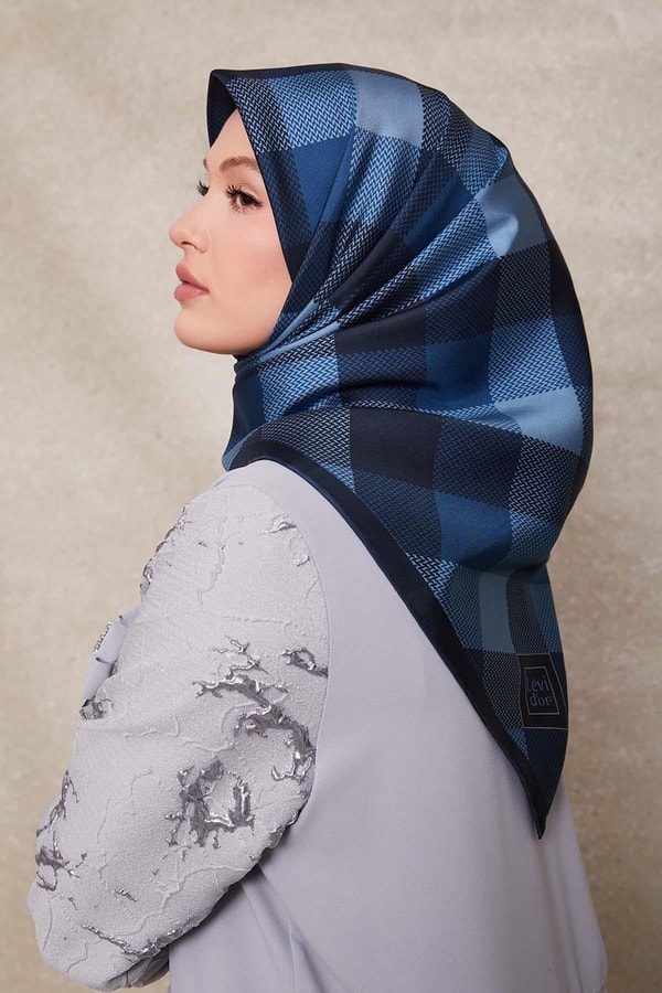LevidorLacivert Noktalı Kareli Twill İpek Eşarp