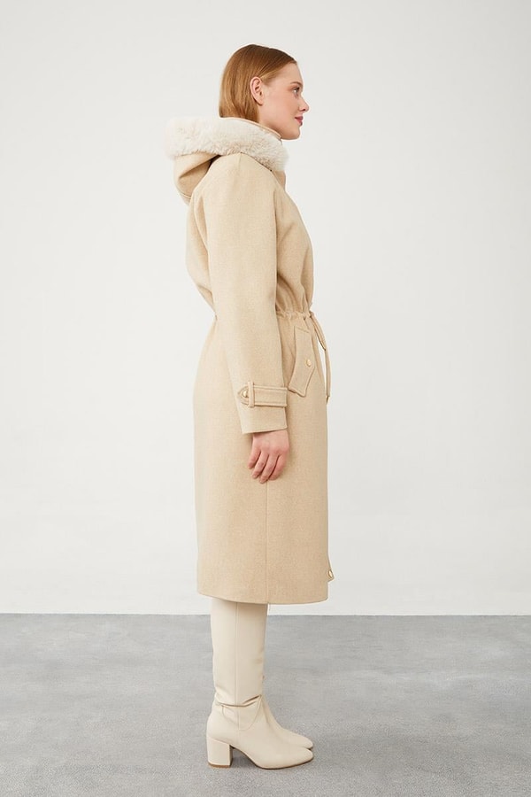 LevidorLevidor Bej Kapüşonlu Belden Büzgü Detaylı Kaşe Kaban