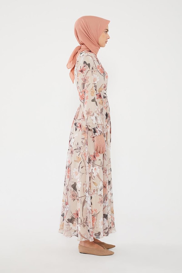 LevidorLevidor Bej Kol ağzı gipeli beli büzgülü desenli şifon elbise