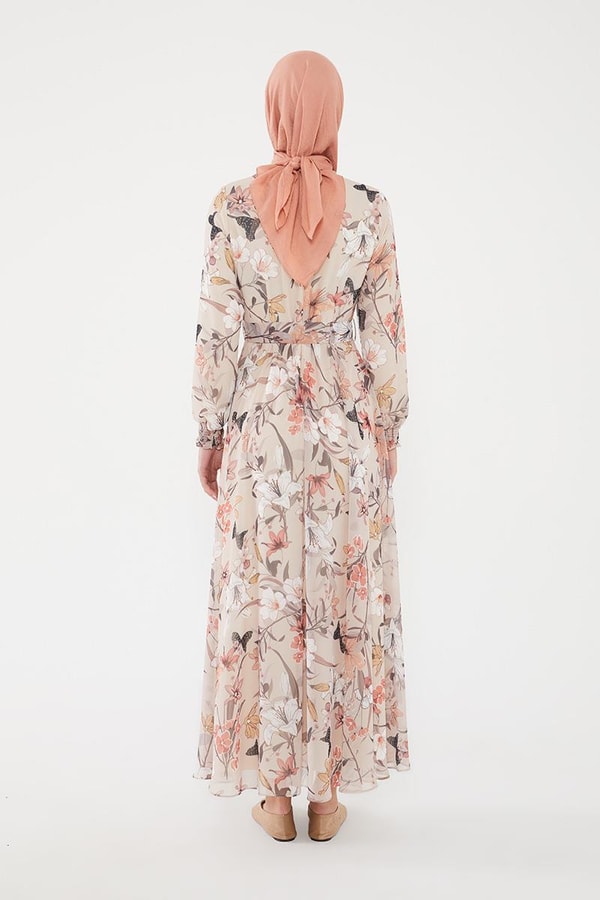 LevidorLevidor Bej Kol ağzı gipeli beli büzgülü desenli şifon elbise