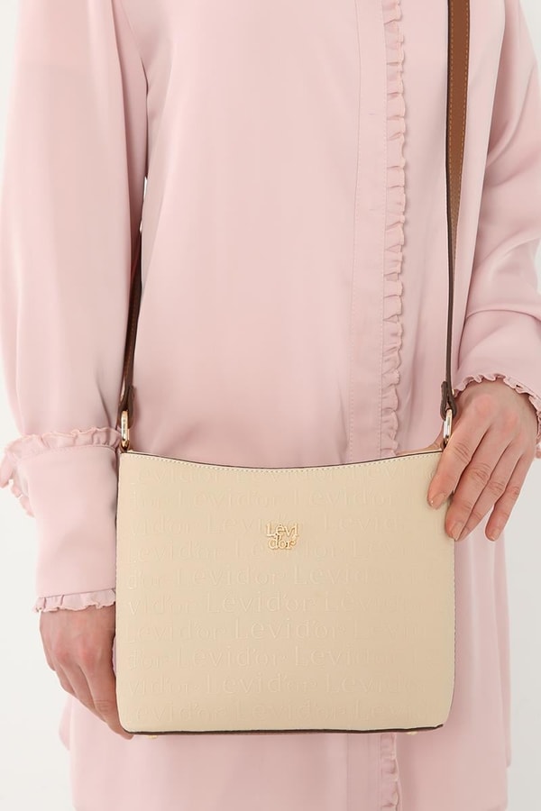 LevidorLevidor Bej Monogram Baskılı Baguette Çapraz Askılı Çanta
