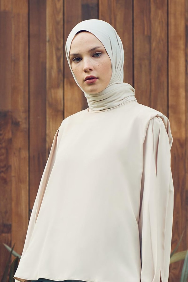 LevidorLevidor Bej Vatkalı kısa bluz