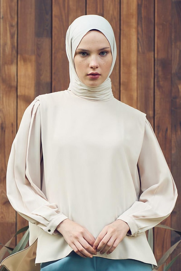 LevidorLevidor Bej Vatkalı kısa bluz